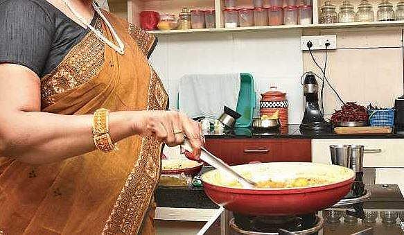 അടുക്കളയില്‍ സമയം ലാഭിക്കണോ? സ്മാര്‍ട്ട് ആയി പാചകം ചെയ്യാന്‍ ഇതാ 9 ടിപ്‌സ് 