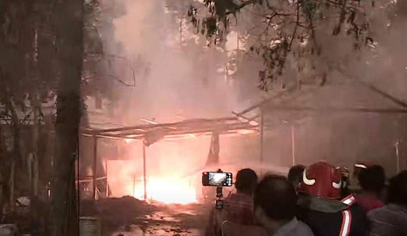 വരാപ്പുഴയിൽ പടക്ക നിർമാണശാലയിൽ വൻ പൊട്ടിത്തെറി; ഒരാൾ മരിച്ചു; മൂന്ന് കുട്ടികളടക്കം ഏഴ് പേർക്ക് പരിക്ക്