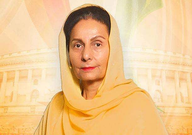'ബിജെപിയെ സഹായിച്ചു'; അമരീന്ദര്‍ സിങ്ങിന്റെ ഭാര്യ പ്രണീത് കൗര്‍ എംപിയെ കോണ്‍ഗ്രസ് സസ്‌പെന്‍ഡ് ചെയ്തു