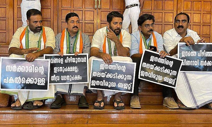 'സര്‍ക്കാരിന് പിടിവാശിയും ഈഗോയും'; എംഎല്‍എമാരുടെ സത്യഗ്രഹം നിര്‍ത്തി, ഇനി സമരം സഭയ്ക്കു പുറത്തെന്ന് സതീശന്‍