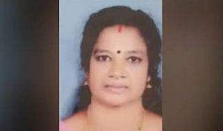 താഴ്ന്നു കിടന്ന കേബിൾ കഴുത്തിൽ കുരുങ്ങി സ്കൂട്ടർ മറിഞ്ഞു; റോഡിലേക്ക് തെറിച്ചു വീണ് വീട്ടമ്മ; ദാരുണാന്ത്യം