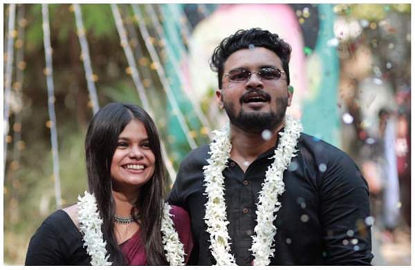 പ്രണയം മൊട്ടിട്ട ക്യാമ്പസില്‍ വെച്ചുതന്നെ മാലചാര്‍ത്തി; കലോത്സവ വേദിയില്‍ അപൂര്‍വ്വ വിവാഹം