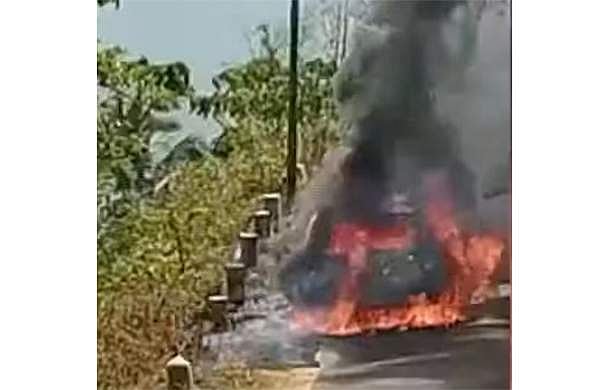 കാസര്‍കോട്ട് ഓടിക്കൊണ്ടിരുന്ന കാറിന് തീപിടിച്ചു; കുടുംബം അത്ഭുതകരമായി രക്ഷപ്പെട്ടു