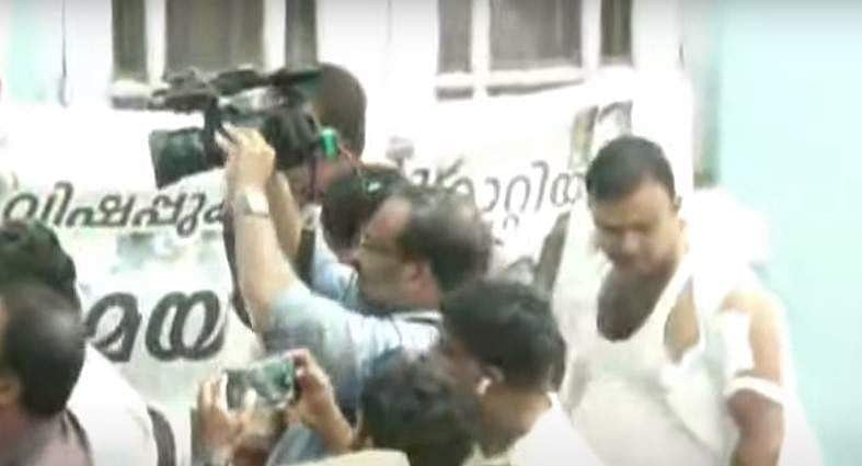 കൊച്ചി കോര്‍പ്പറേഷനില്‍ സംഘര്‍ഷം; ലാത്തിച്ചാര്‍ജ്; നിരവധി പേര്‍ക്ക് പരിക്ക്