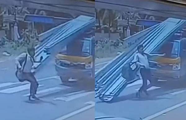 മിനിലോറി പാഞ്ഞടുത്തു, ബ്രേക്ക് പിടിച്ചതോടെ വണ്ടിയിലെ സ്റ്റീൽ പൈപ്പുകൾ യുവാവിന്റെ നേർക്ക്; രക്ഷപ്പെട്ടത് തലനാരിഴയ്ക്ക്