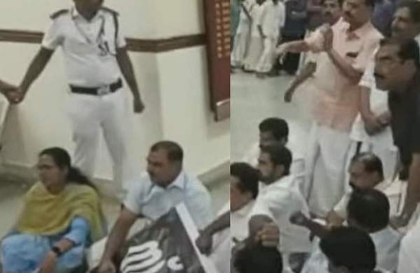 സ്പീക്കറുടെ ഓഫീസ് ഉപരോധിച്ച് പ്രതിപക്ഷം; വാച്ച് ആന്‍ഡ് വാര്‍ഡും എംഎല്‍എമാരും തമ്മില്‍ കയ്യാങ്കളി, നിയമസഭയില്‍ അസാധാരണ പ്രതിഷേധം