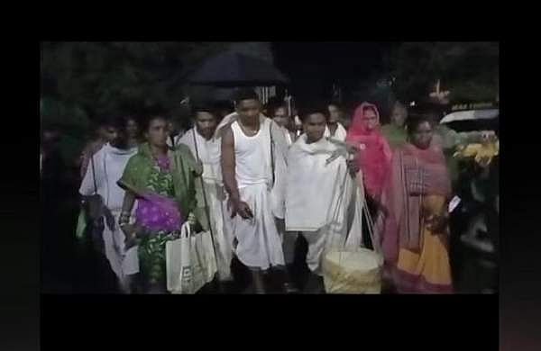 ഡ്രൈവര്‍മാര്‍ സമരത്തില്‍; രാത്രി വീട്ടില്‍ നിന്ന് ഇറങ്ങി; താലികെട്ടാനായി വരനും കുടുംബവും നടന്നത് 28 കിലോമീറ്റര്‍