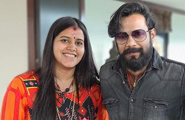'ഒരാൾ വയ്യാതെ ഇരിക്കുന്ന സമയത്ത് അയാളുടെ ഭാര്യയോട് ഐ ലവ് യു പറയുന്നത് എന്ത് കണ്ടിട്ടാണ്'; കുറിപ്പുമായി എലിസബത്ത്