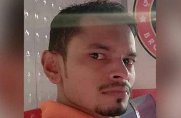 സ്‌കൂട്ടര്‍ മറിഞ്ഞു; റോഡിലേക്ക് വീണ യുവാവിന്റെ തലയിലൂടെ ലോറി കയറി ഇറങ്ങി; ദാരുണാന്ത്യം