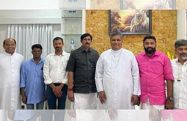 ആര്‍ച്ച്ബിഷപ്പിന്റെ പ്രസംഗം ബിജെപി നേതാക്കളെ കണ്ടതിനു പിന്നാലെ;. ചിത്രങ്ങള്‍ പുറത്ത് 
