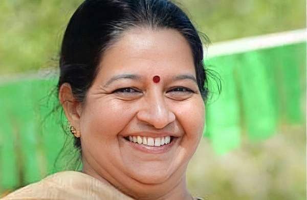 'ഇപ്പോഴത്തെ സംസ്ഥാന വനിതാ കമ്മീഷന്‍ തുടരേണ്ടതുണ്ടോ?'; വിമര്‍ശനം