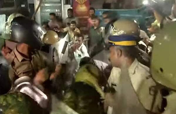 തിരുവനന്തപുരത്ത് സംഘർഷം; യൂത്ത് കോൺ​ഗ്രസ് പ്രവർത്തകരും പൊലീസും ഏറ്റുമുട്ടി; നിരവധി പേർക്ക് പരിക്ക്