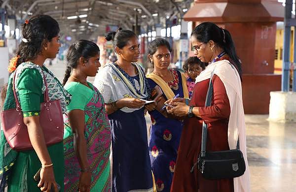 ഒരു വര്‍ഷം ഈടാക്കിയത് ഒരു കോടി പിഴ, നേട്ടമുണ്ടാക്കുന്ന ആദ്യ വനിത; റോസലിനെ അഭിനന്ദിച്ച് റെയിൽവെ​​