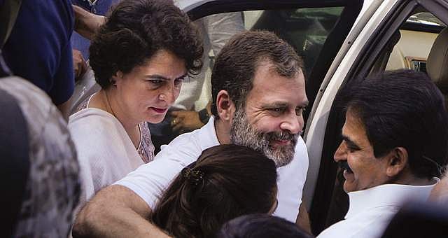 'ഈ ജനാധിപത്യം എന്റെ കുടുംബത്തിന്റെ രക്തത്താല്‍ നനഞ്ഞത്';രാഹുലിന്റെ ചോദ്യങ്ങള്‍ രാജ്യം മുഴുവന്‍ പ്രതിധ്വനിക്കും: പ്രിയങ്ക 