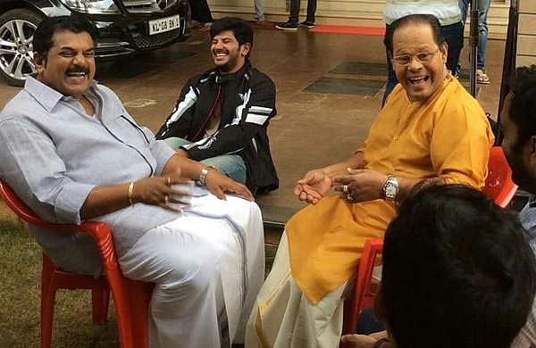 'പോയത് ജ്യേഷ്ഠ സഹോദരൻ...' വിങ്ങിപ്പൊട്ടി മുകേഷ്; വിഡിയോ