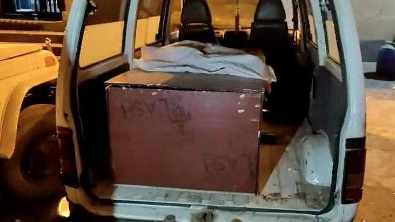 മൃതദേഹമെന്ന വ്യാജേന ശവപ്പെട്ടിയിൽ മദ്യം കടത്താൻ ശ്രമം; പിടിയിൽ