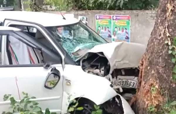 ചാലക്കുടി പരിയാരത്ത് കാര്‍ അപകടത്തില്‍ രണ്ടു സ്ത്രീകള്‍ മരിച്ചു