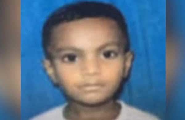 തൃശൂരില്‍ ആറു വയസ്സുകാരന്‍ വെട്ടേറ്റ് മരിച്ചു; മാതൃസഹോദരന്‍ പിടിയില്‍