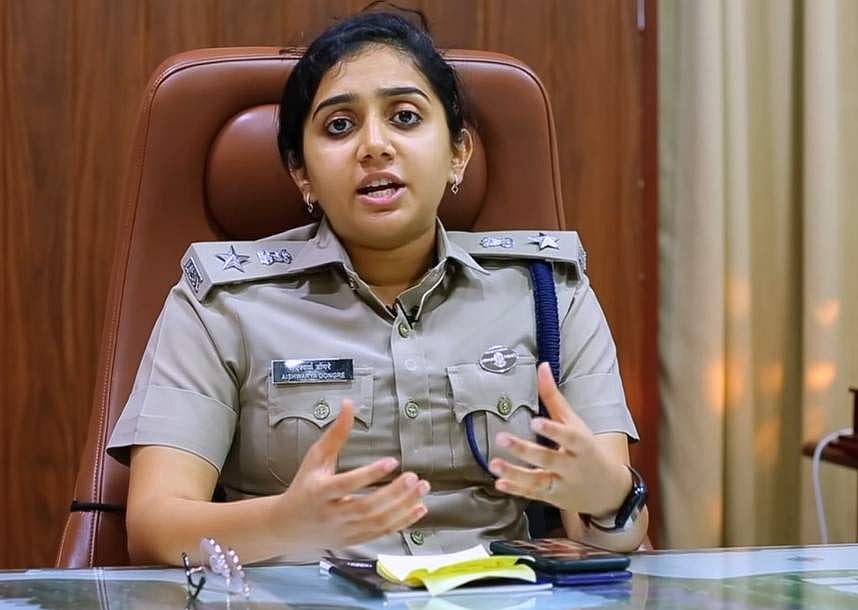 തൃശൂരിലെ സദാചാര കൊലപാതകം; മുഖ്യപ്രതി വിദേശത്തേക്ക് കടന്നു; 8 പേര്ക്കെതിരെ ലുക്ക്ഔട്ട് നോട്ടീസ്; പൊലീസ് വീഴ്ച പരിശോധിക്കും