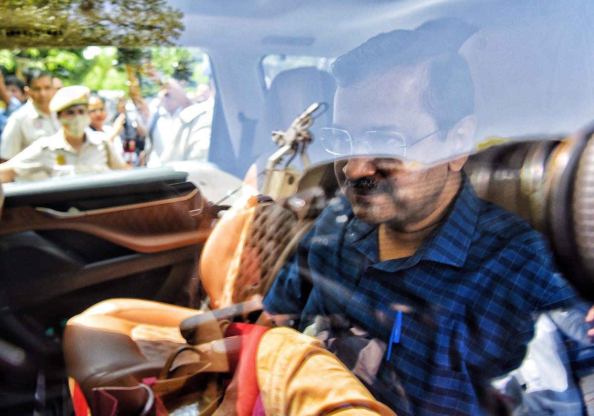 മദ്യനയ അഴിമതി: അറസ്റ്റ് ചോദ്യം ചെയ്തുള്ള കെജരിവാളിന്റെ ഹര്ജി തിങ്കളാഴ്ച സുപ്രീം കോടതിയില്