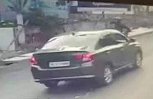 മദ്യലഹരിയില്‍ അലക്ഷ്യമായി ഓടിച്ചത് ചോദ്യം ചെയ്തു, തിരുവനന്തപുരത്ത് കാറിടിപ്പിച്ച് ബൈക്ക് യാത്രികനെ കൊല്ലാന്‍ ശ്രമം; ഗുരുതരാവസ്ഥയില്‍ 