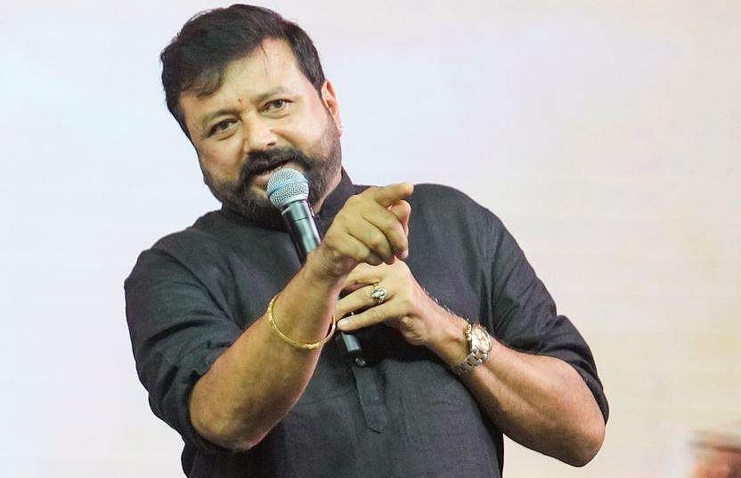 'യാരാവത് പുടീങ്ക, മണീ'; കുതിരപ്പുറത്തിരുന്ന് നിലവിളിച്ച് പ്രഭു; മറ്റൊരു കഥയുമായി ജയറാം; വിഡിയോ വൈറൽ