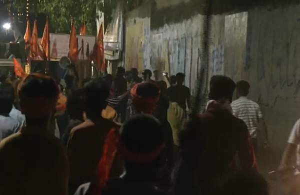 ബം​ഗാളിൽ വീണ്ടും സംഘർഷം; ബിജെപിയുടെ രാമ നവമി ശോഭാ യാത്രക്കിടെ കല്ലേറ്; വാഹനങ്ങൾ തകർത്തു, റോഡിൽ തീയിട്ടു (വീഡിയോ)