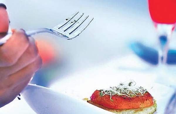 അനാരോഗ്യകരമായ ഡയറ്റ് തിരിച്ചടിയാകും; വെസ്റ്റേൺ ഭക്ഷണക്രമം പിന്തുടരുന്നവരിൽ ഗുരുതരമായ പ്രോസ്റ്റേറ്റ് കാൻസർ സാധ്യത