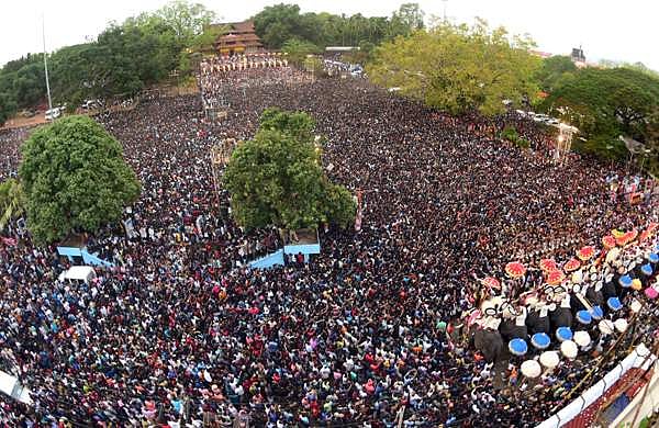 തൃശൂർ പൂരം; വടക്കുന്നാഥ ക്ഷേത്രത്തിൽ ചെരുപ്പിനു വിലക്കേർപ്പെടുത്തി ഹൈക്കോടതി