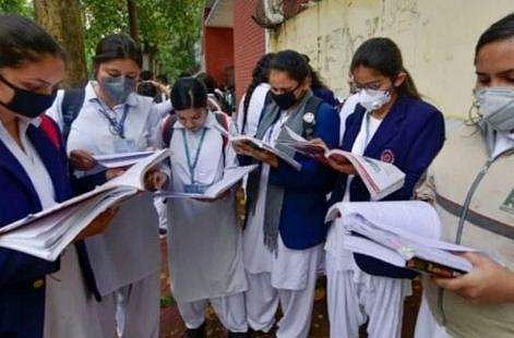 ഗുജറാത്ത് കലാപം, മുഗള്‍ ചരിത്രം അടക്കമുള്ള ഭാഗങ്ങള്‍ പഠിപ്പിക്കും; കേന്ദ്രത്തെ വെട്ടി കേരളം