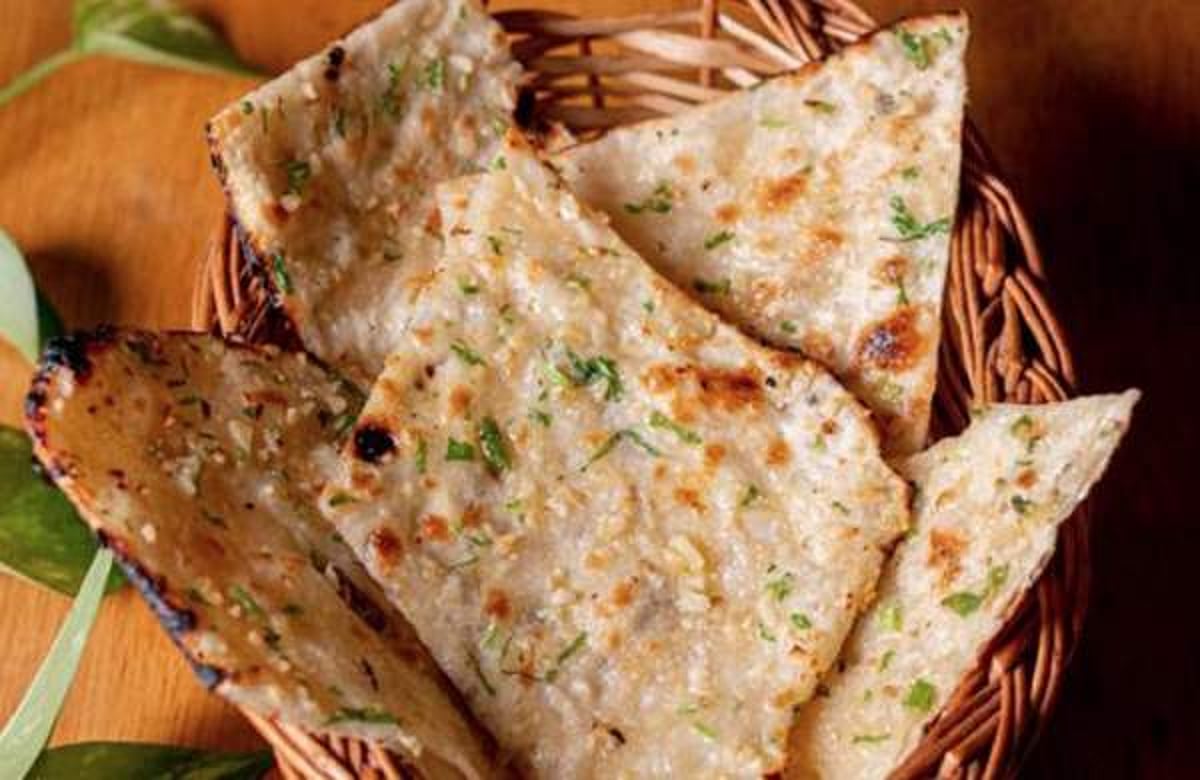 Taabi Roti Make dhaba-style tandoori roti in pressure cooker at home