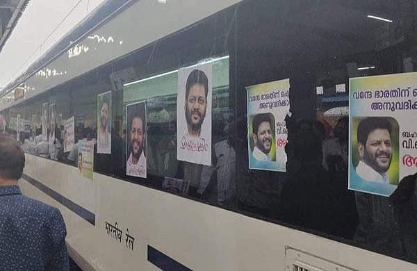 വന്ദേഭാരതില്‍ വികെ ശ്രീകണ്ഠന്റെ പോസ്റ്റര്‍ പതിച്ച്  കോണ്‍ഗ്രസ് പ്രവര്‍ത്തകര്‍; വിവാദം