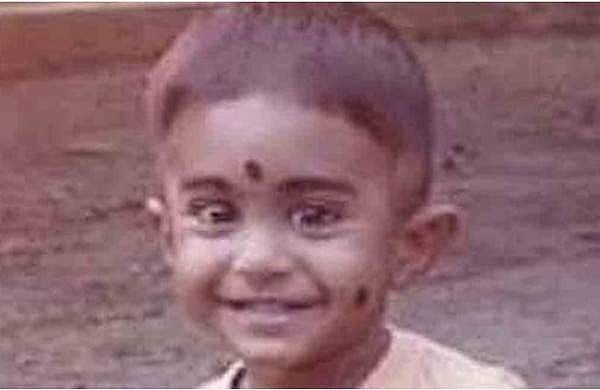 അമ്മയോടൊപ്പം നടന്നു പോകുന്നതിനിടെ കാർ പാഞ്ഞു വന്നു; രണ്ടര വയസുകാരന് ദാരുണാന്ത്യം 