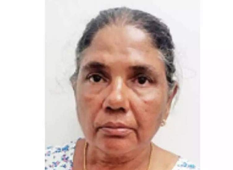 കിടപ്പുരോഗിയായ വയോധികയെ വെട്ടി പരിക്കേല്‍പ്പിച്ചു; സ്വര്‍ണാഭരണങ്ങള്‍ കവര്‍ന്നു, അയല്‍വാസിയായ സ്ത്രീ അറസ്റ്റില്‍