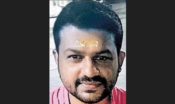 ഉത്സവപ്പറമ്പിൽ ആൽമരത്തിന്റെ കൂറ്റൻ ശിഖരം ഒടിഞ്ഞു വീണു; യുവാവിന് ദാരുണാന്ത്യം