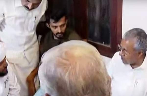 ട്രെയിനിലെ തീവയ്പ്; മരിച്ചവരുടെ വീടുകളില്‍ മുഖ്യമന്ത്രി എത്തി; ധനസഹായം കൈമാറി