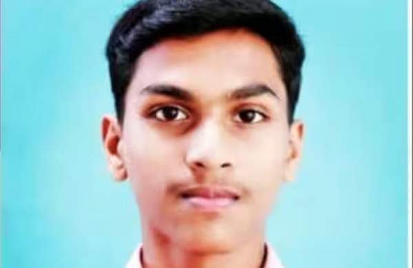 വീടിനുള്ളില്‍ പഠിച്ചുകൊണ്ടിരിക്കെ പാമ്പു കടിച്ചു; പത്താം ക്ലാസ് വിദ്യാര്‍ഥി മരിച്ചു