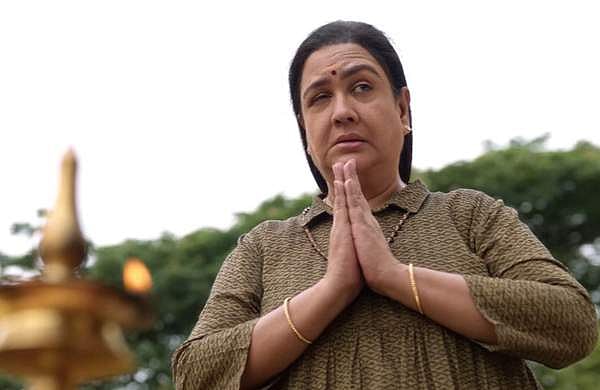 ​'ഗോമതിയേച്ചിയുടെ വീട്ടിലുണ്ടായ അനിഷ്ടസംഭവം!'; ഉർവശിയുടെ 'ചാൾസ് എന്റർപ്രൈസസ്' ട്രെയിലർ എത്തി 