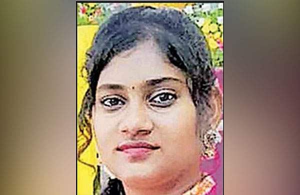 മരക്കൊമ്പു തലയിൽ വീണു; വെള്ളച്ചാട്ടം കാണാനെത്തിയ വിദ്യാർഥിനിക്ക് ദാരുണാന്ത്യം