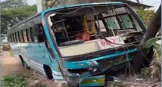 തൃശൂരില്‍ സ്വകാര്യ ബസും സുമോയും കൂട്ടിയിടിച്ചു; 12 പേര്‍ക്ക് പരിക്ക് 