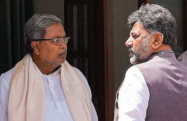 കര്‍ണാടകയില്‍ 19 മന്ത്രിമാര്‍ സത്യപ്രതിജ്ഞ ചെയ്യും; വൊക്കലിംഗ, ലിംഗായത് വിഭാഗങ്ങളില്‍ നിന്ന് നാലുപേര്‍ വീതം