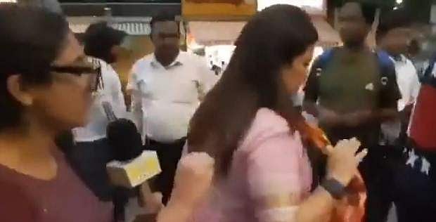 ഗുസ്തി താരങ്ങളുടെ സമരത്തെക്കുറിച്ച് ചോദ്യം; ഓടിരക്ഷപ്പെട്ട് കേന്ദ്രമന്ത്രി മീനാക്ഷി ലേഖി (വീഡിയോ)