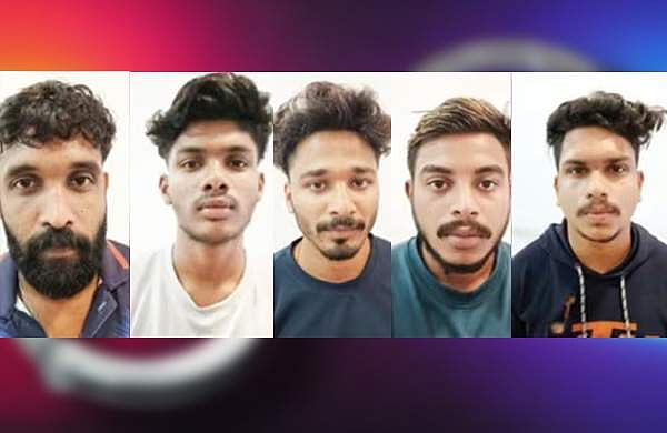 ഭർത്താവ് മാറിയപ്പോൾ വീട്ടമ്മയെ അശ്ലീല ഫോട്ടോ കാണിച്ചു, ചോദ്യം ചെയ്തപ്പോൾ സംഘം ചേർന്ന് ആക്രമണം; അഞ്ച് പേർ അറസ്റ്റിൽ