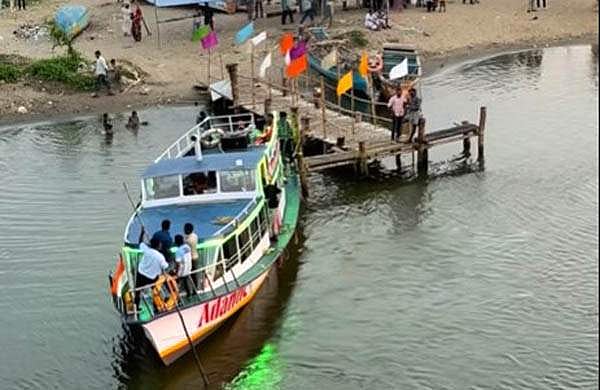 പുറപ്പെട്ടപ്പോൾ തന്നെ ഒരു വശം ചരിഞ്ഞു; നാട്ടുകാർ വിളിച്ചുകൂവിയിട്ടും യാത്ര തുടർന്നു; ദുരന്തത്തിനിടയാക്കിയത് അടിമുടി നിയമലംഘനം ( വീഡിയോ)