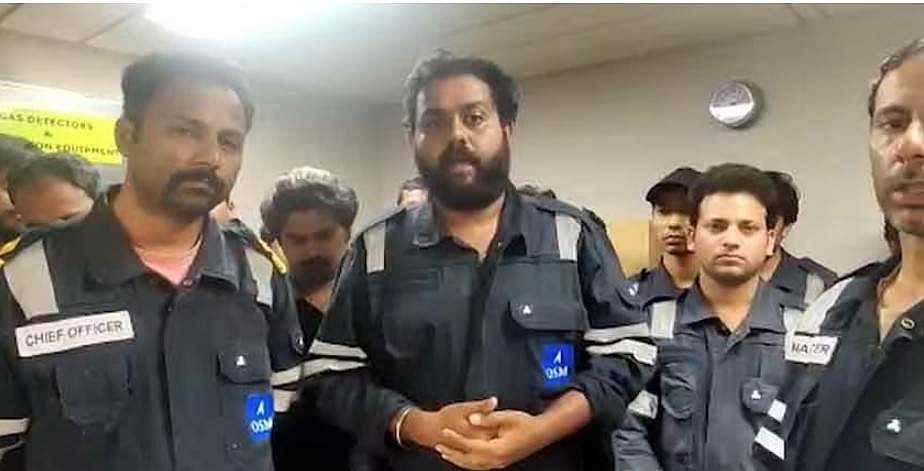 ഒടുവില് അവര് നാട്ടിലെത്തി; നൈജീരിയ പത്തു മാസം തടവിലാക്കിയ മലയാളി നാവികര് തിരിച്ചെത്തി