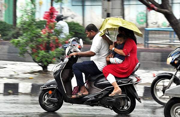 ഇന്ന് ഒറ്റപ്പെട്ടയിടങ്ങളില്‍ ശക്തമായ മഴ; നാല് ജില്ലകളിൽ യെല്ലോ അലർട്ട് 