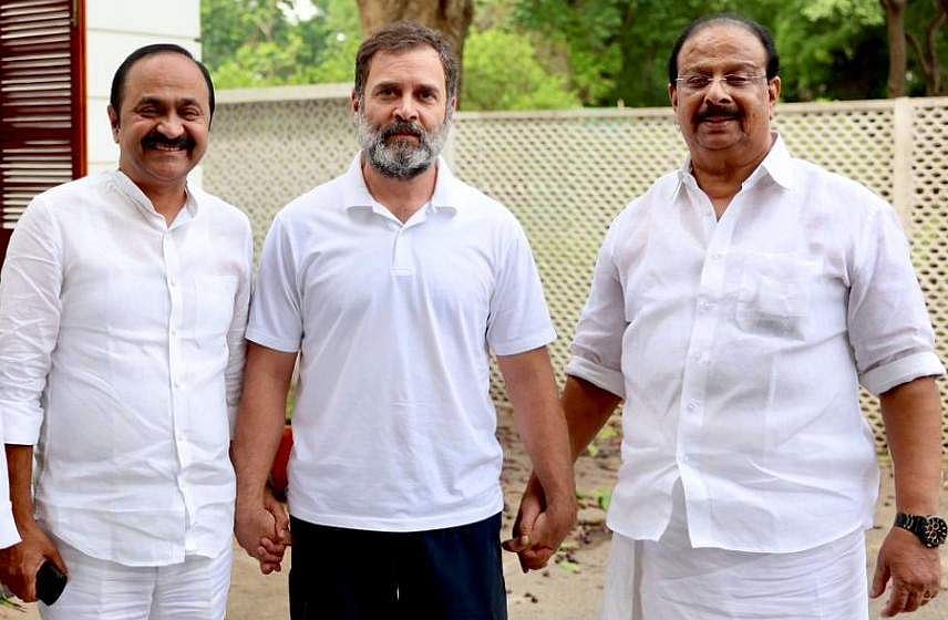 'പക പോക്കൽ രാഷ്ട്രീയത്തെ കോൺ​ഗ്രസ് ഭയക്കുന്നില്ല'- സുധാകരന്റേയും സതീശന്റേയും കൈ പിടിച്ച് രാഹുൽ