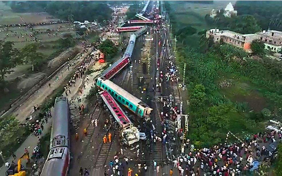 'കൂട്ടിയിട്ട മൃതദേഹങ്ങള്‍ക്കിടയില്‍നിന്ന് ഒരു കൈ അനങ്ങി, അത് അവനായിരുന്നു'