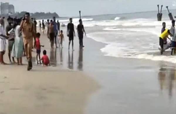 കോഴിക്കോട് രണ്ടു കുട്ടികളെ കടലില്‍ കാണാതായി; തിരച്ചില്‍ 