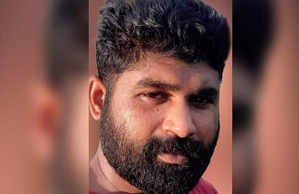 നിയന്ത്രണം വിട്ട ബൈക്ക് വൈദ്യുതി പോസ്റ്റിൽ ഇടിച്ചു; യുവാവ് മരിച്ചു